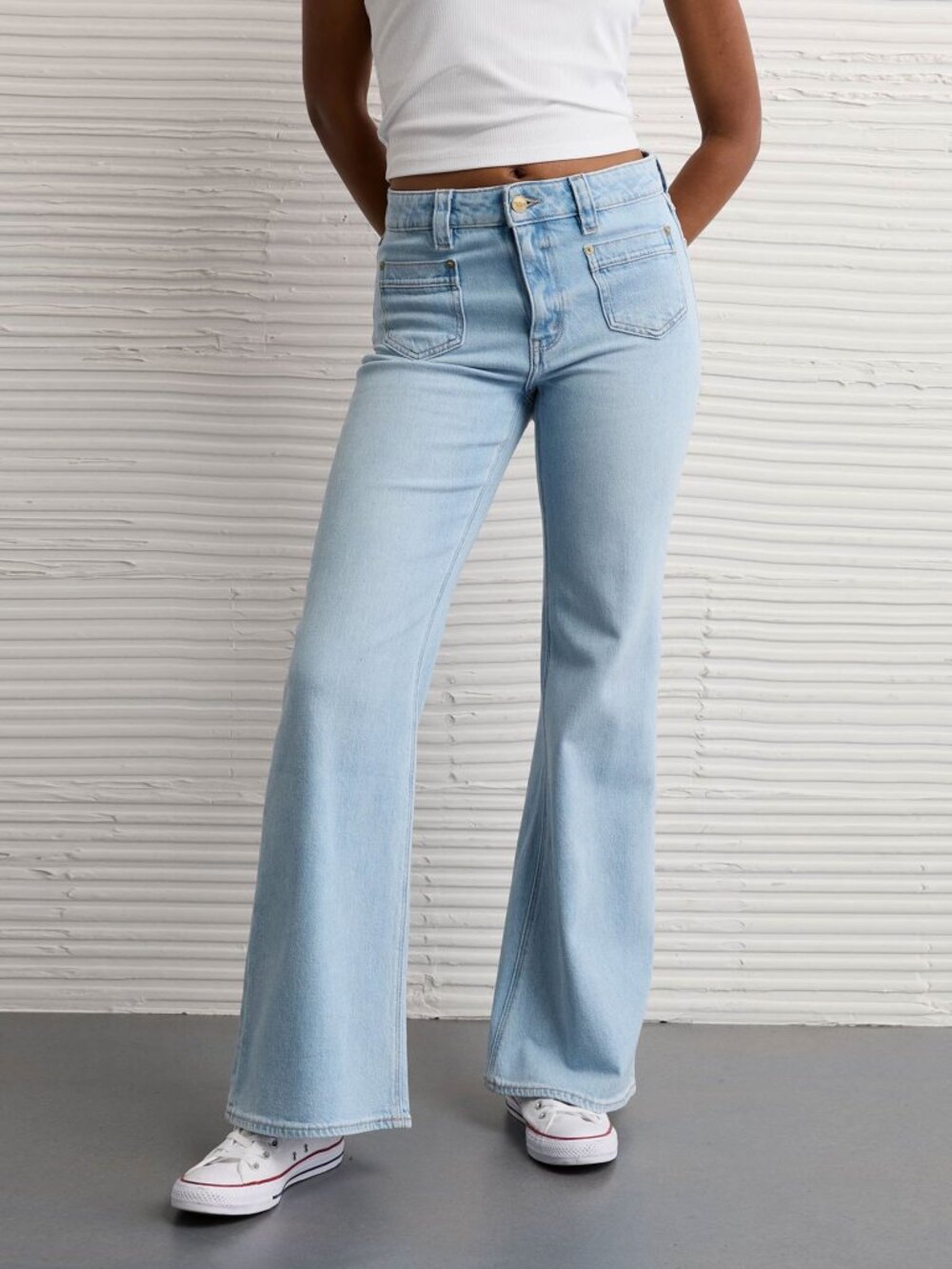 AE Stretch High-Waisted Flare Jean with Patch Pockets in Light Wash size 16 long